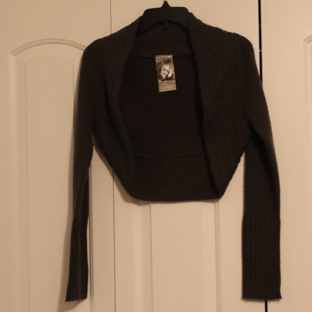 RED PAINT Cable knit crop open front cardigan Size Large Grey